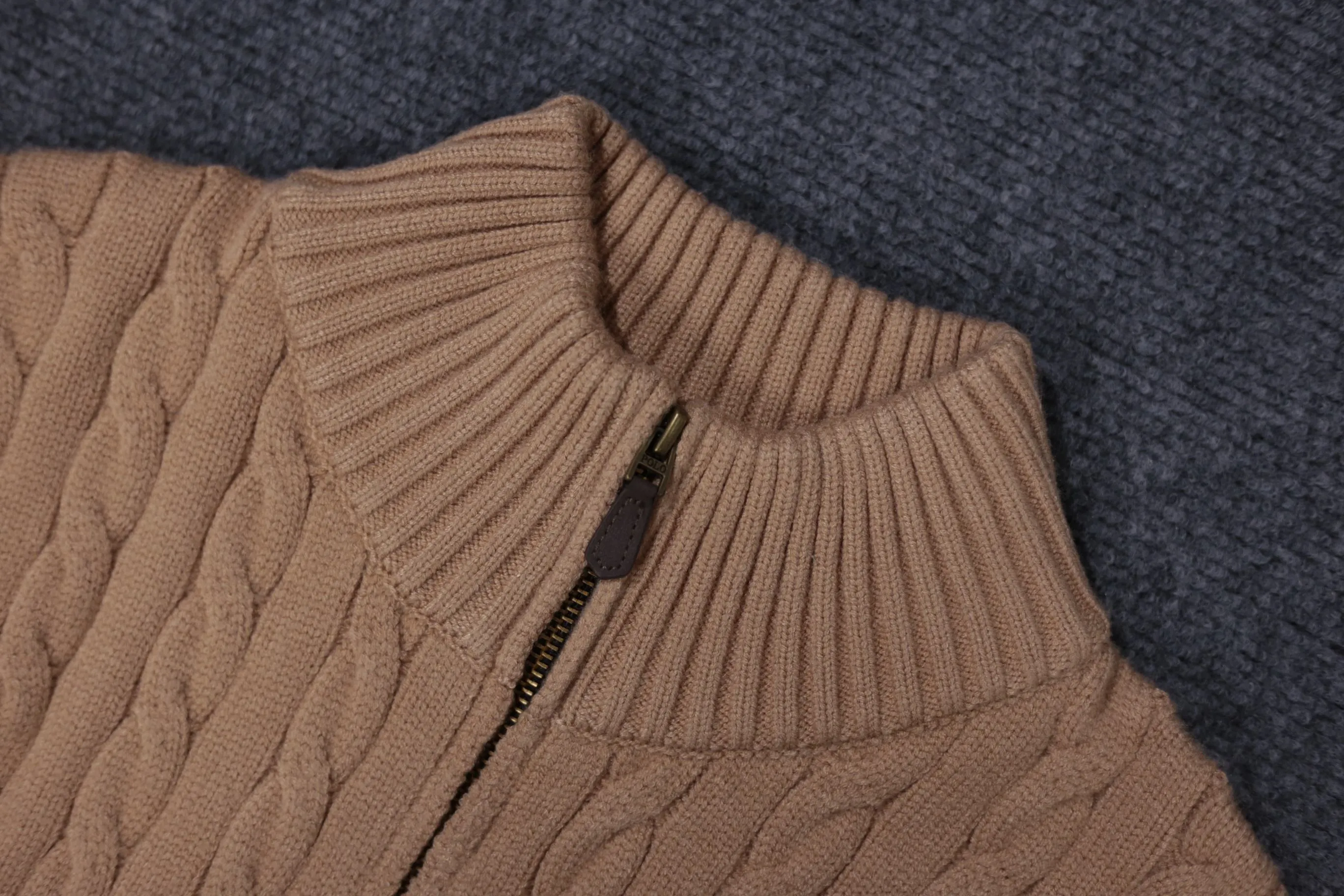 P300 Style No. D07) The top version on the market in 2025 Ralph Lauren #ootddailywear #Autumn and winter sweater #Knitted sweater outfit #ralph lauren sweater #Can be worn by both men and women [Star R] Finally waited until the Ralph men’s twist sweater half-zip bra top was put on and it’s finally here! The hottest half-zip sweater! Limited editions every year, there won’t be many models in the store! Ralph Lauren Men's Half-Zip Twist Sweater [Fire R] The shape is really nice. It can be worn alone or as a jacket. It can be worn inside or outside, or it can be worn inside with a shirt ~ 100% pure cotton #Practical Wear Colors: off-white, navy blue, khaki, gray, size S to XL